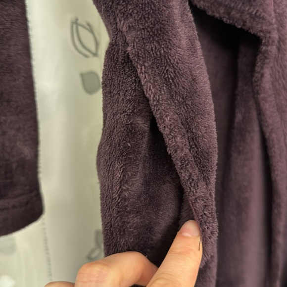 Ugg plush hooded robe purple size medium - Picture 4 of 7
